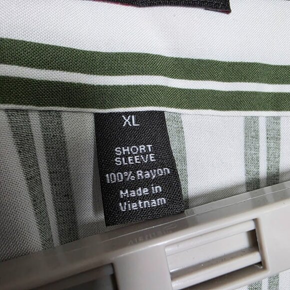 J Ferrar Mens XL Slim Fit Green White Stripe Rayon Shirt Camp Collar Short Sleev - Picture 4 of 5